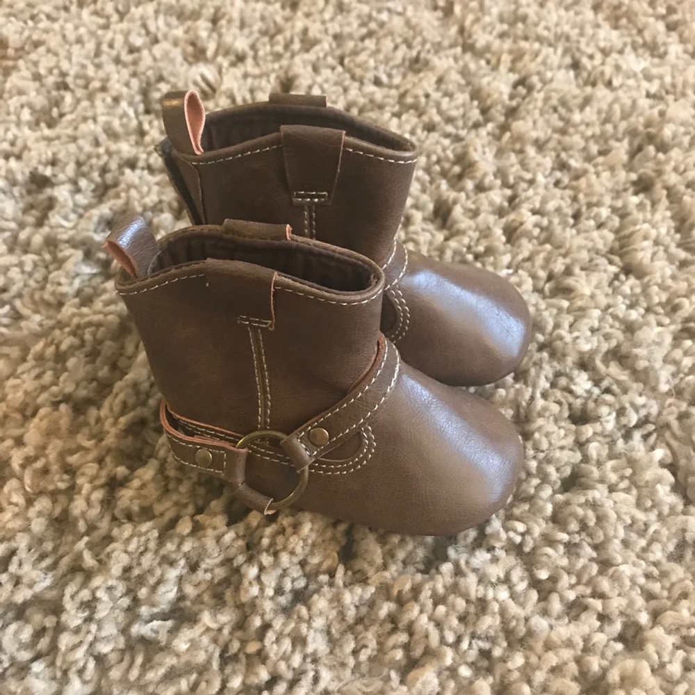NWOT Old Navy crib shoe boots size 0-3 months